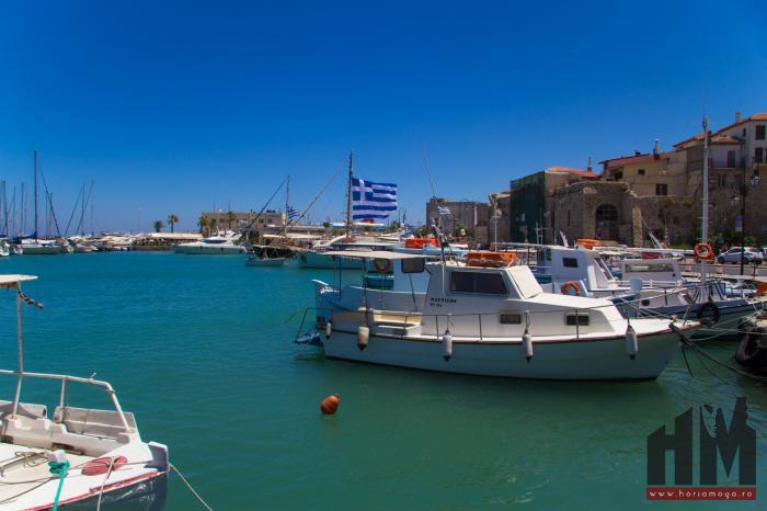 Creta, Heraklion - vase in port.jpg
