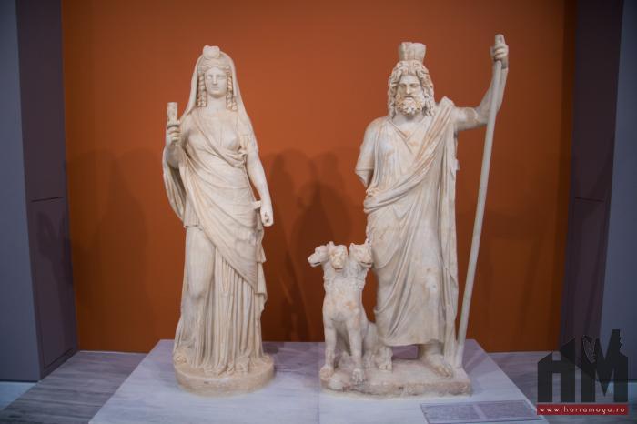 Creta, Heraklion - muzeul de arheologie - grup statuar.jpg