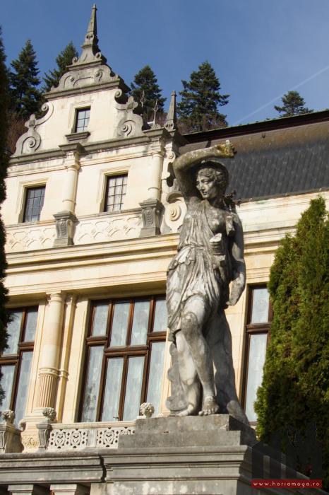 Sinaia - Castelul Peles - statuie