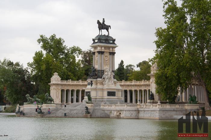 Madrid - Parque del Retiro - statuia lui Alfonso XII