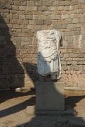 Bergama, statuie fata cap